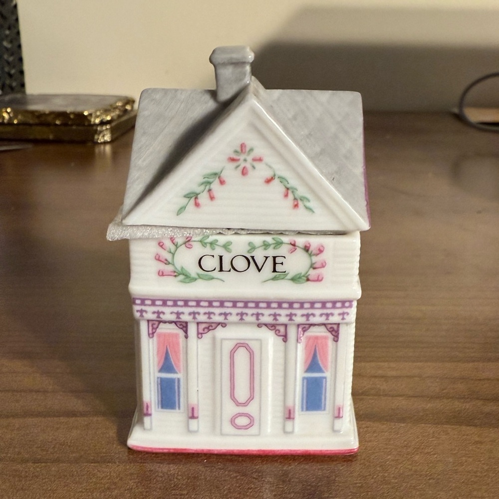 Lenox Spice Village 1989, 'ClOVE’